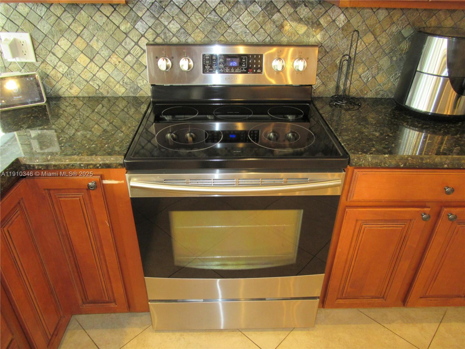 HOLLYWOOD HILLS 1965 - Residential Lease