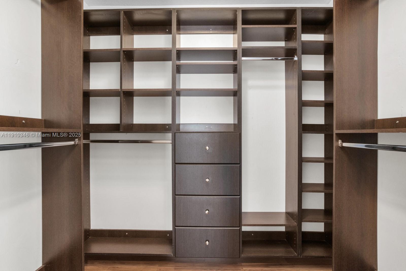 HOLLYWOOD HILLS 1965 - Residential Lease