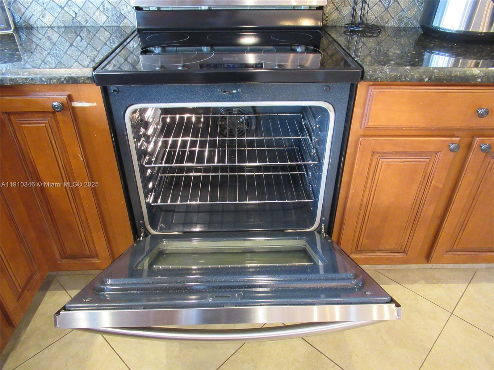 HOLLYWOOD HILLS 1965 - Residential Lease