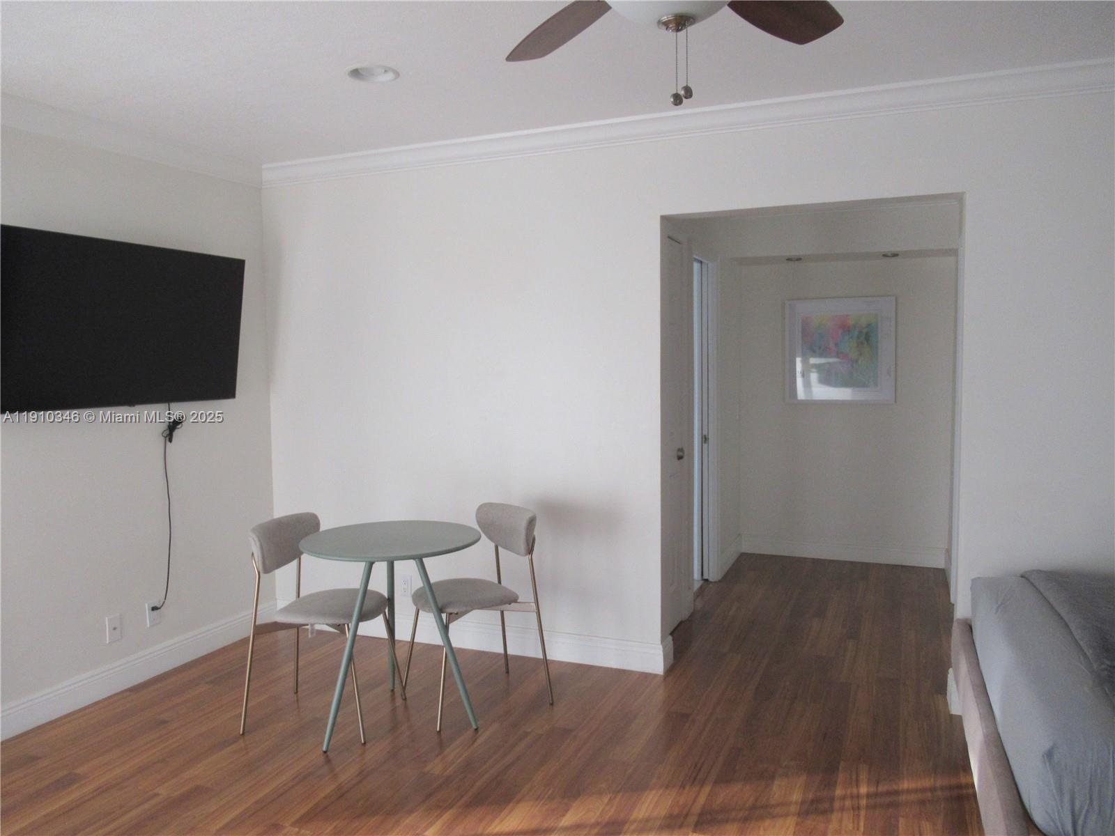 HOLLYWOOD HILLS 1965 - Residential Lease