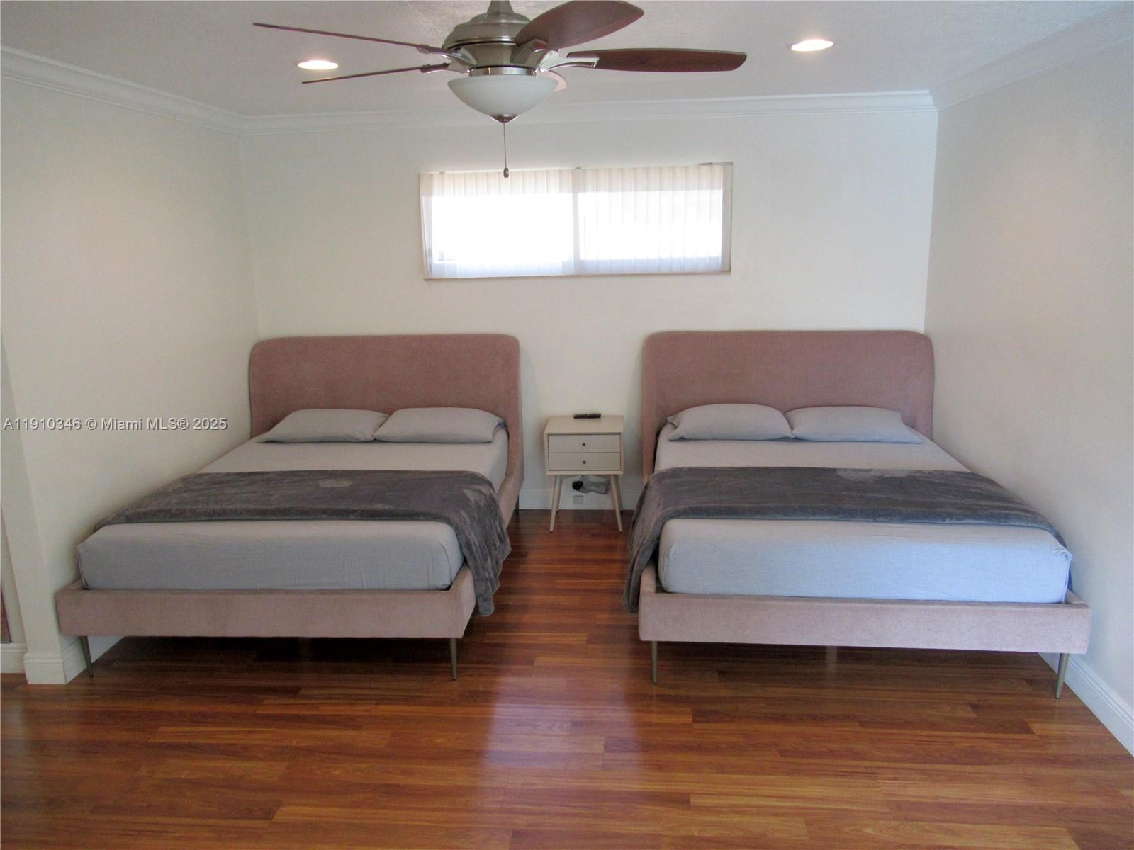 HOLLYWOOD HILLS 1965 - Residential Lease