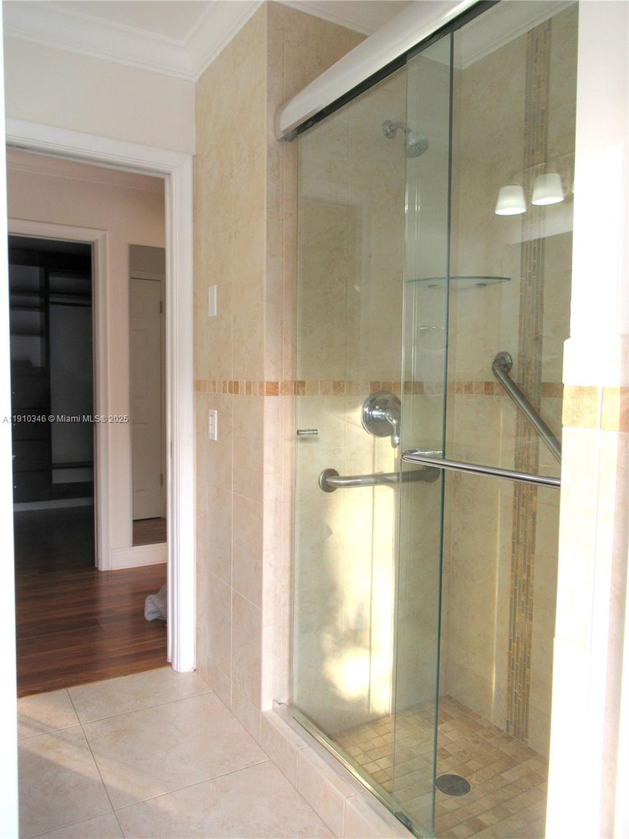 HOLLYWOOD HILLS 1965 - Residential Lease