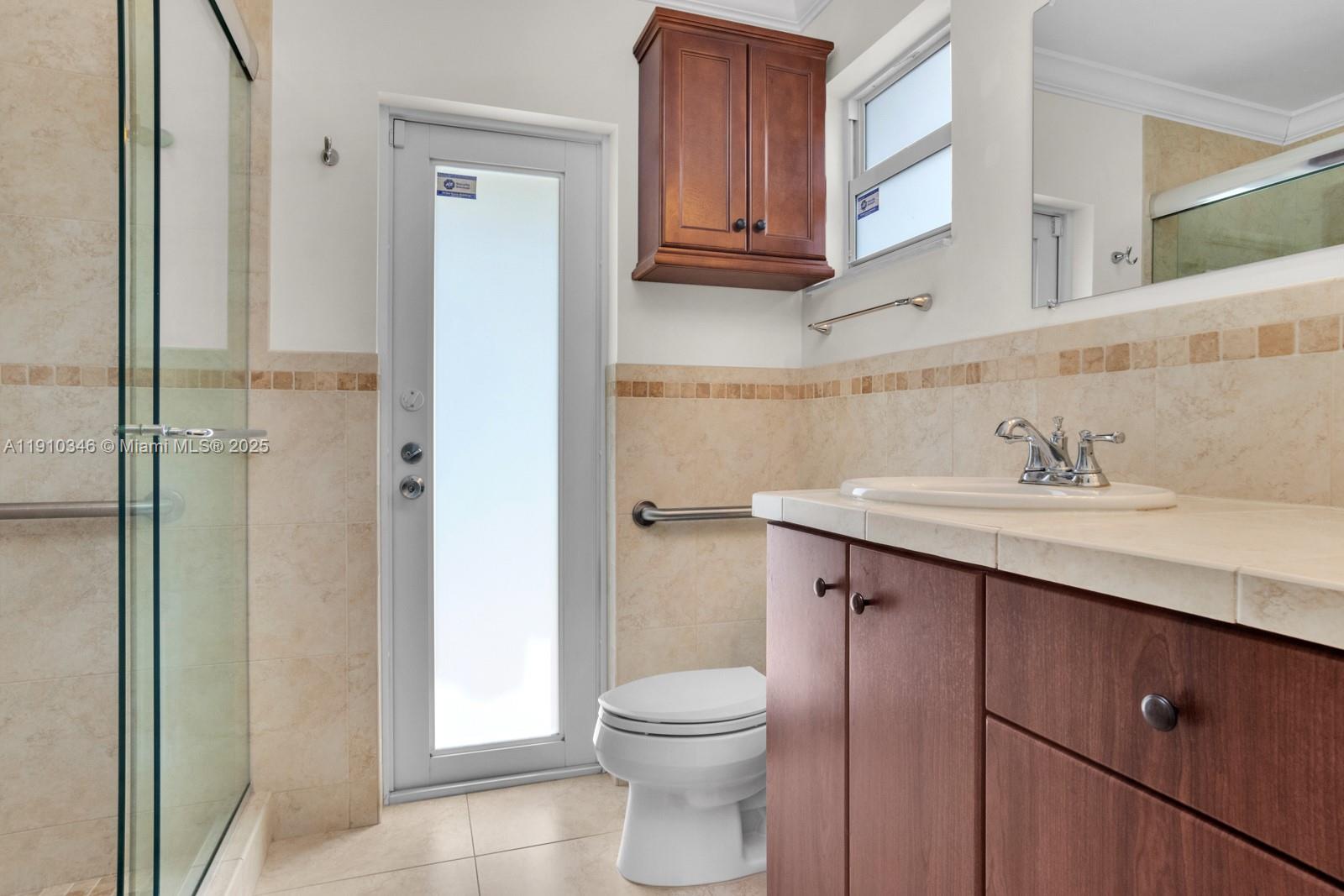 HOLLYWOOD HILLS 1965 - Residential Lease