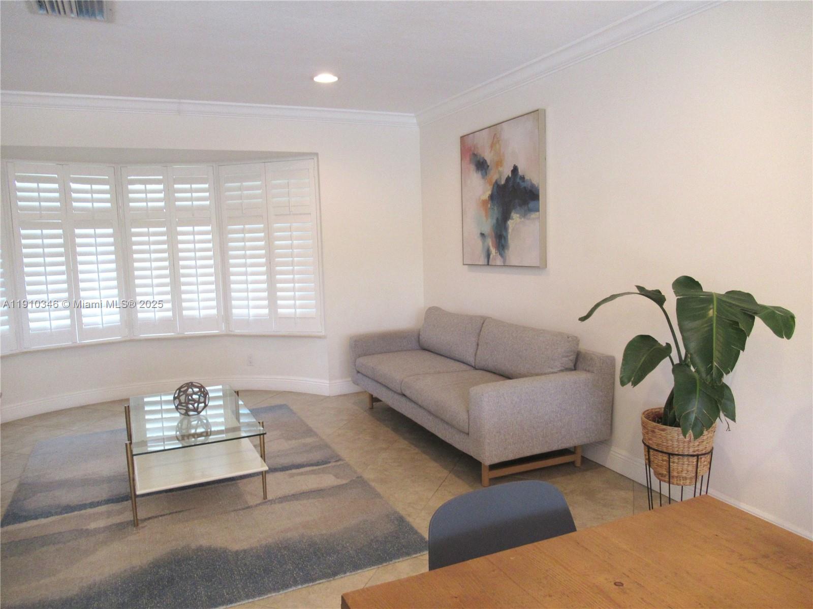 HOLLYWOOD HILLS 1965 - Residential Lease