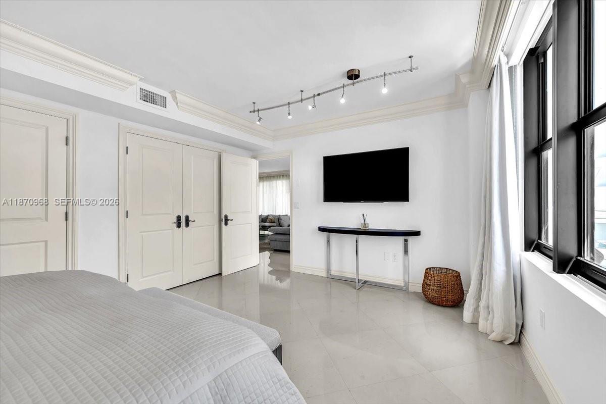 BALMORAL CONDO - Residential