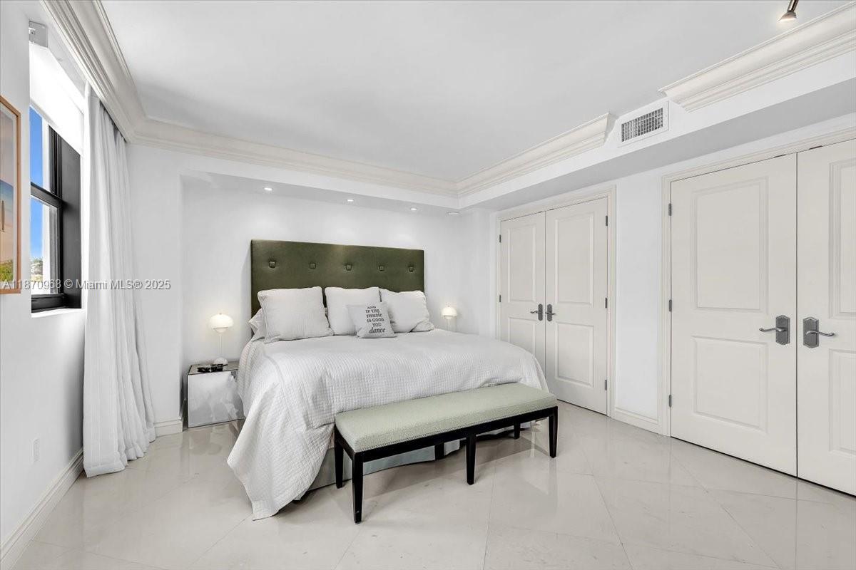 BALMORAL CONDO - Residential