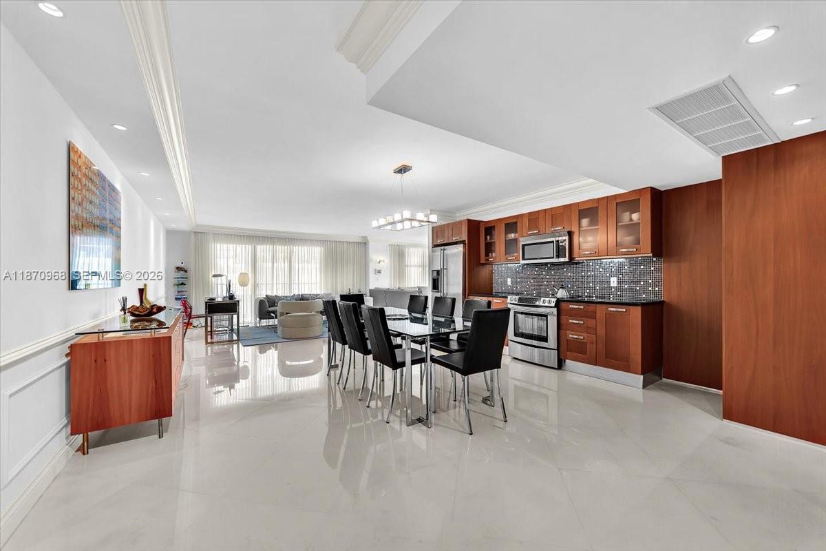 BALMORAL CONDO - Residential