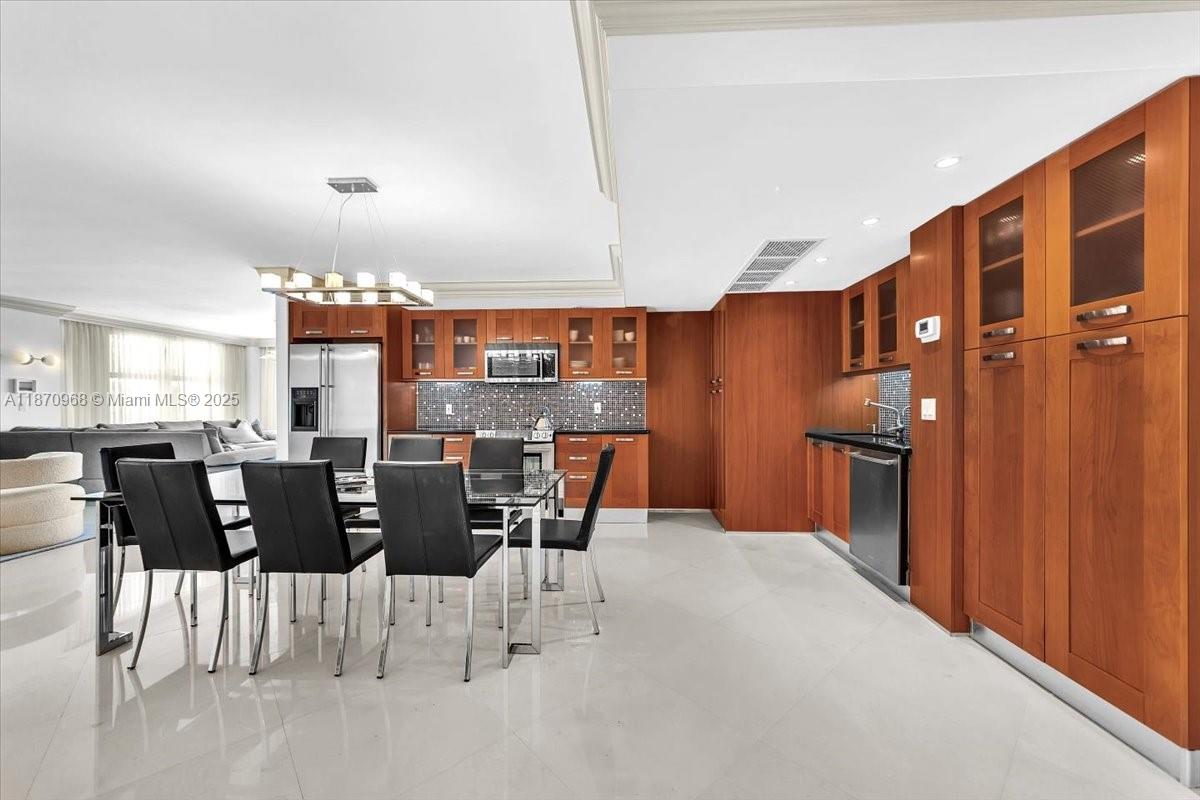 BALMORAL CONDO - Residential