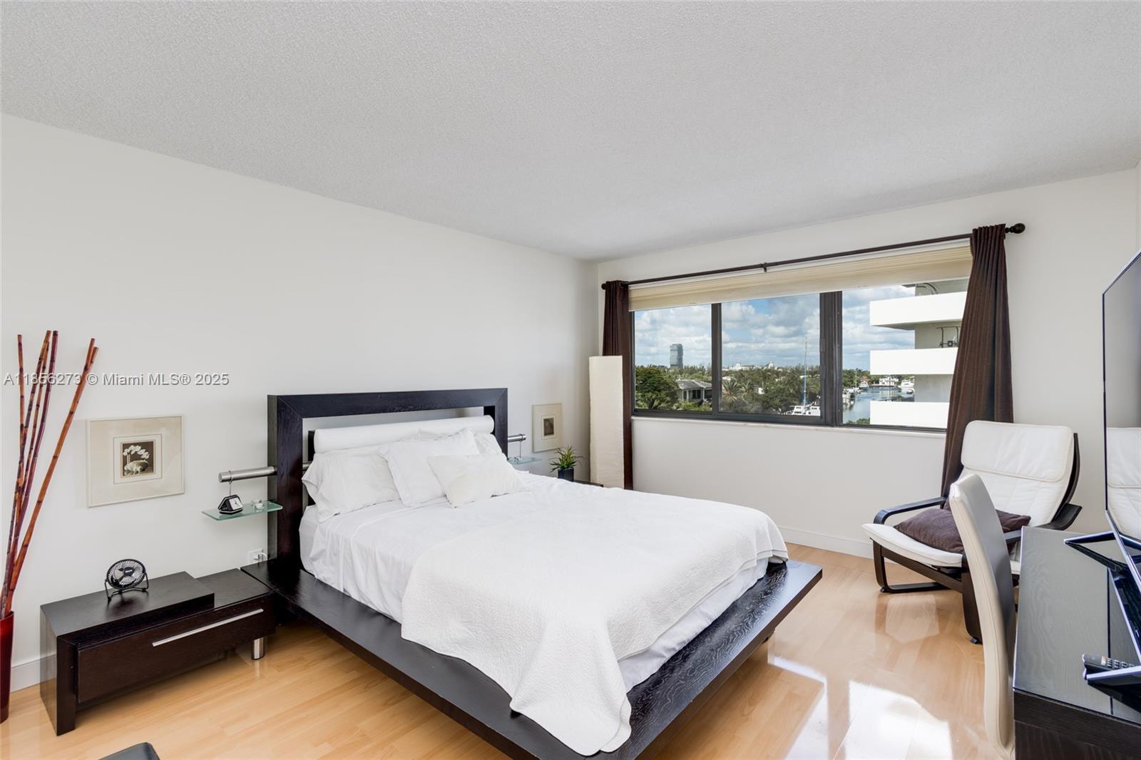 YACHT CLUB CONDO (THE) - Residential Lease