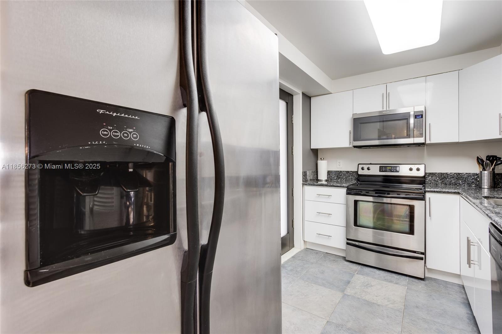 YACHT CLUB CONDO (THE) - Residential Lease