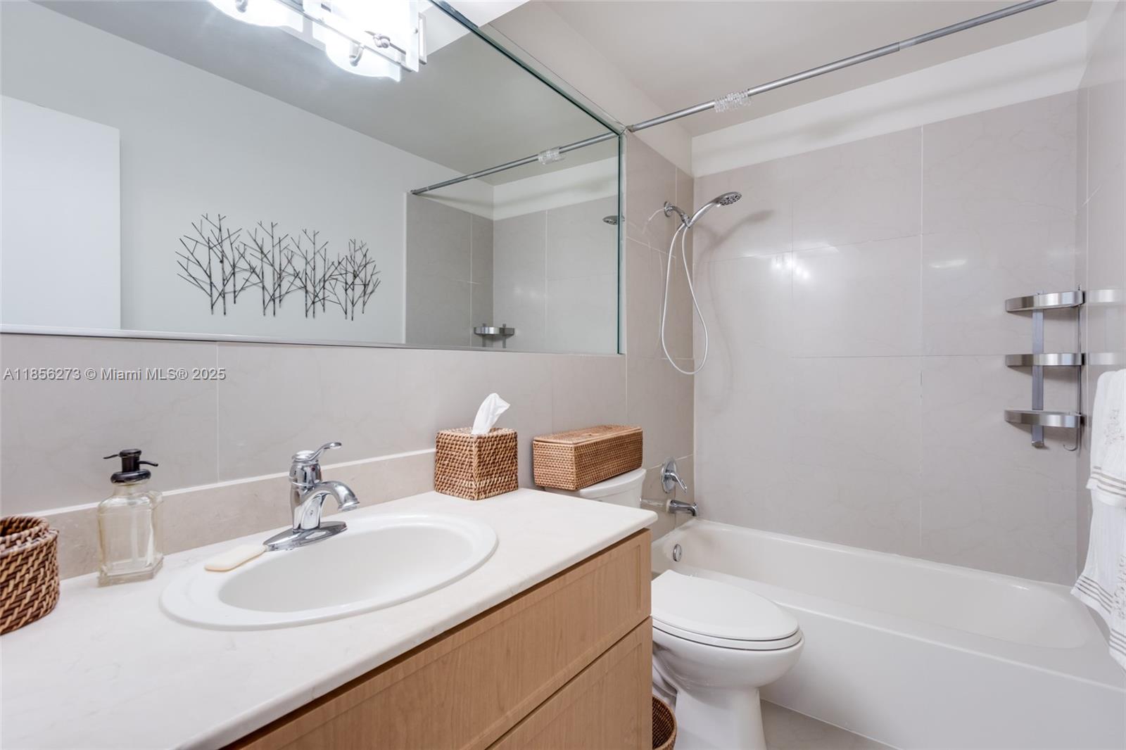 YACHT CLUB CONDO (THE) - Residential Lease