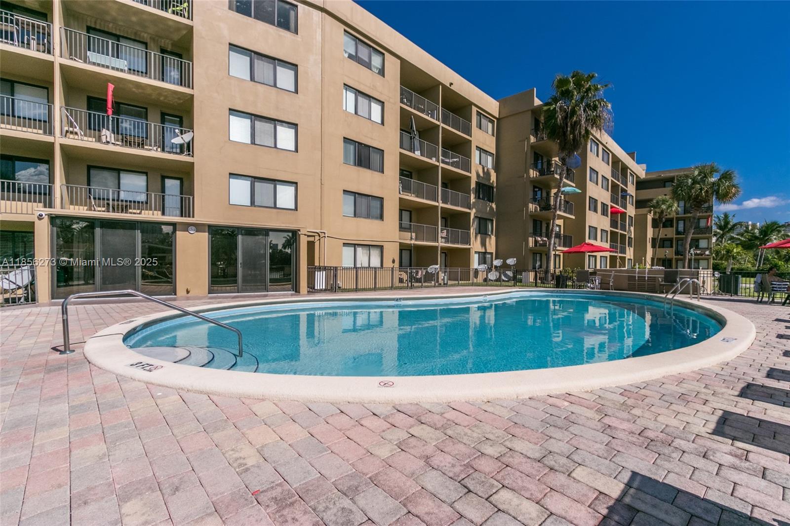 301 Golden Isles Dr 514