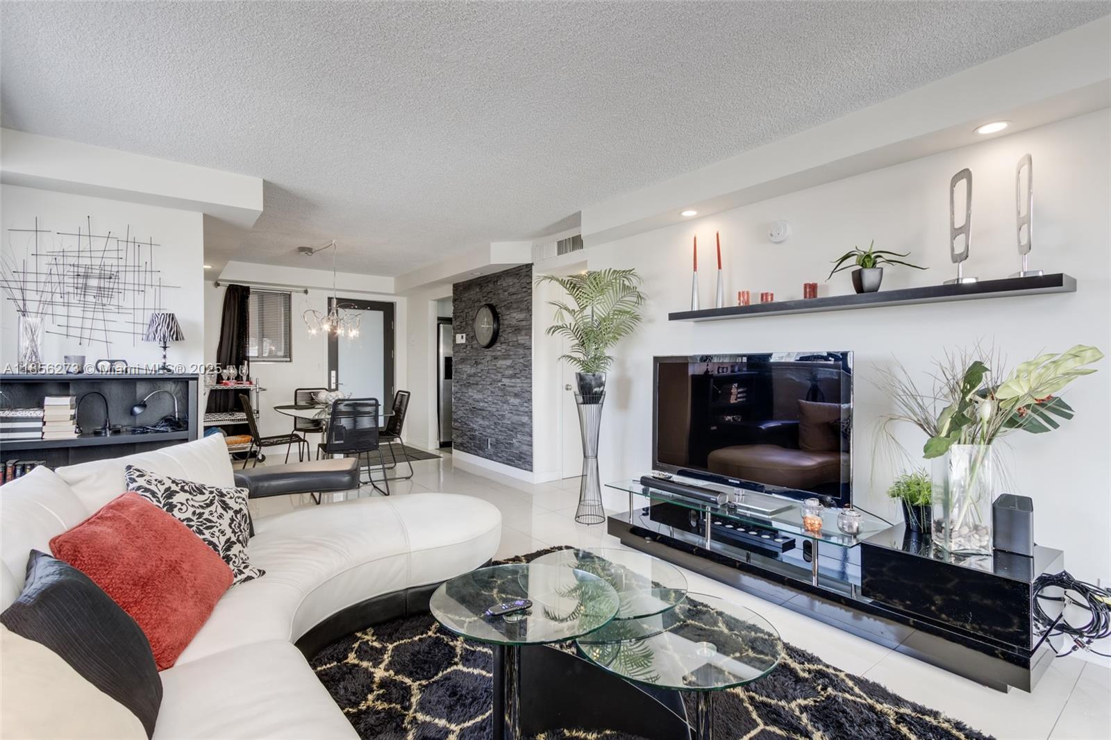 YACHT CLUB CONDO (THE) - Residential Lease