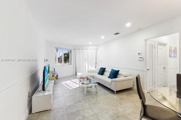 SKY LAKE GARDENS NO 3 CON - Residential