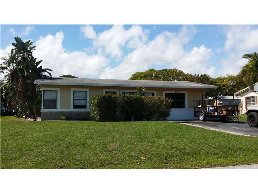 **Reduced** Very nice remodeled 3/1, in Cresthaven. Upgraded kitchen, and bathroom. Tenant occupied.  Call for details.