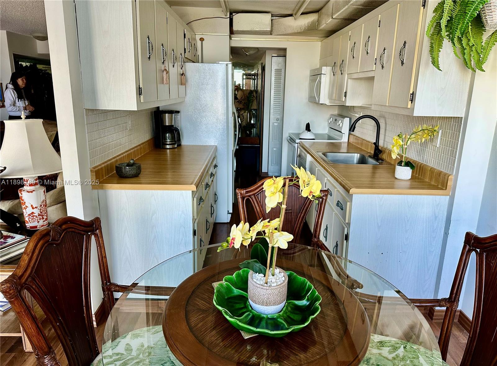 WINSTON TOWERS 500 CONDO - Residential