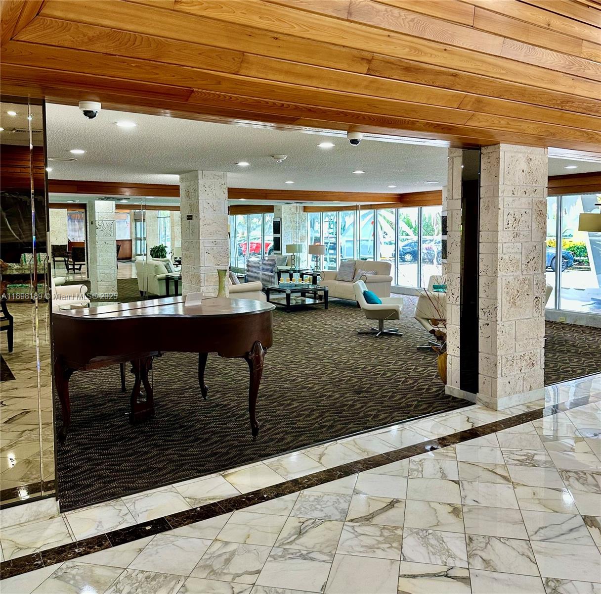 WINSTON TOWERS 500 CONDO - Residential