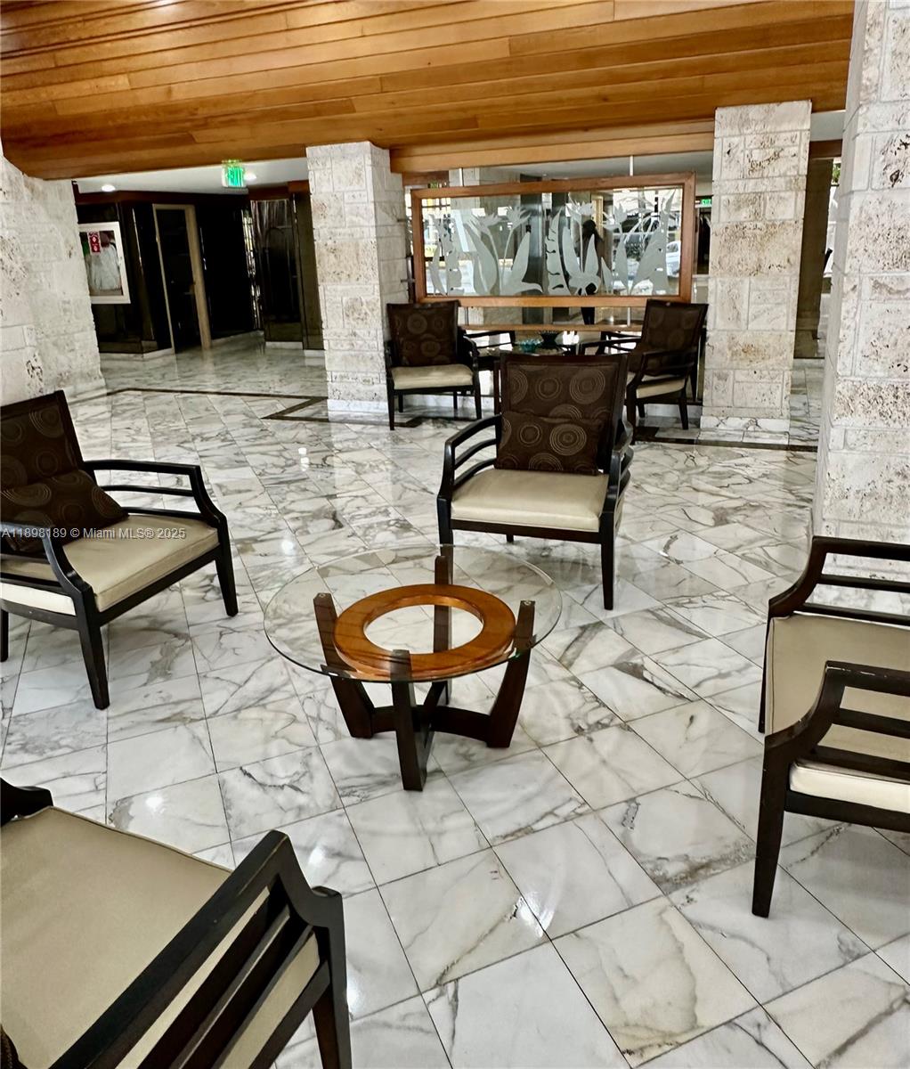 WINSTON TOWERS 500 CONDO - Residential