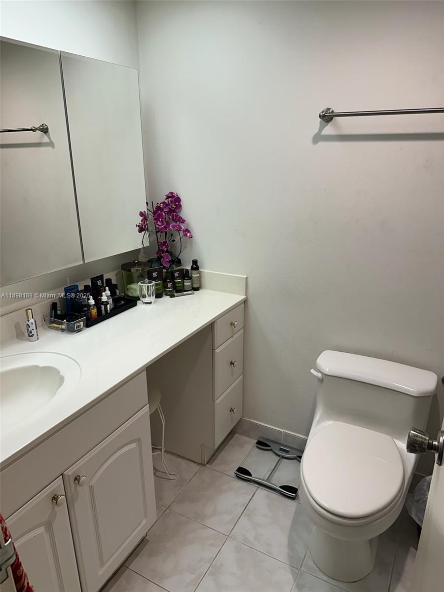 WINSTON TOWERS 500 CONDO - Residential