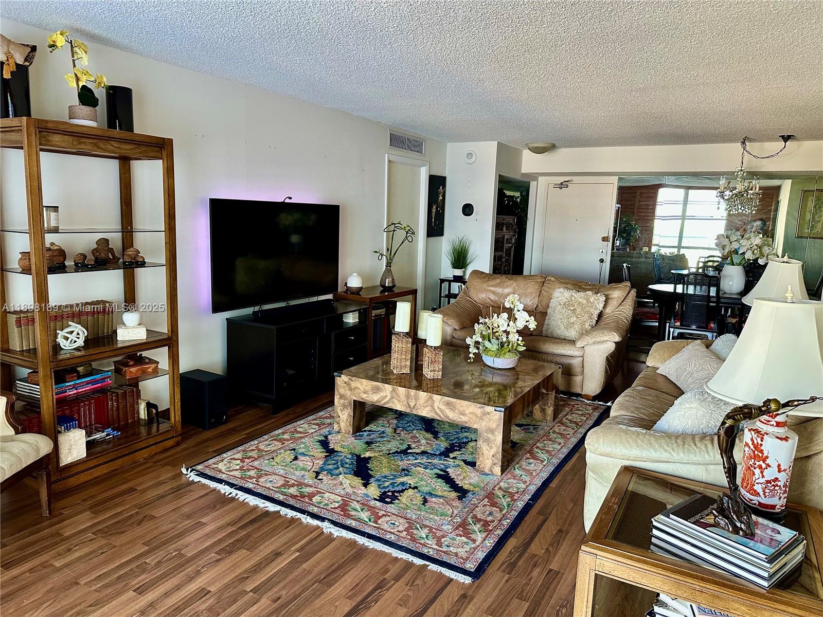 WINSTON TOWERS 500 CONDO - Residential