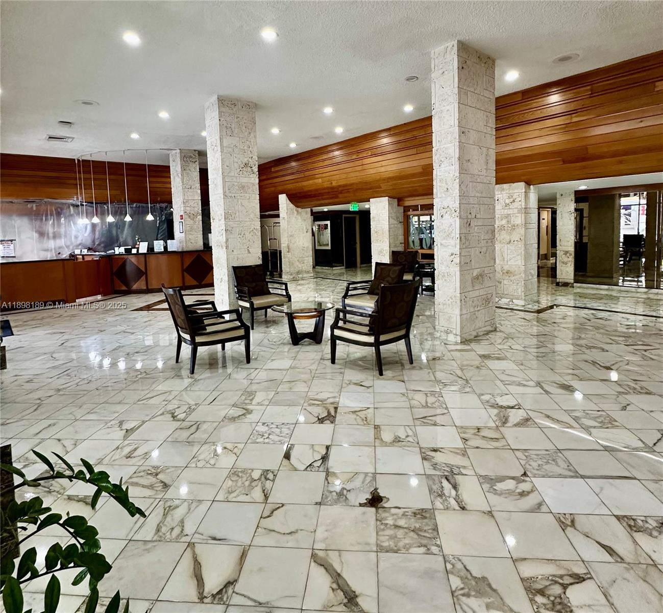 WINSTON TOWERS 500 CONDO - Residential