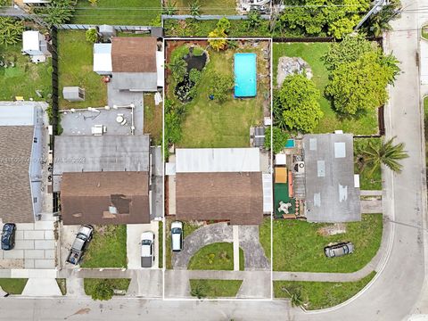 Single Family Residence in Hialeah FL 1480 32nd St St 4.jpg