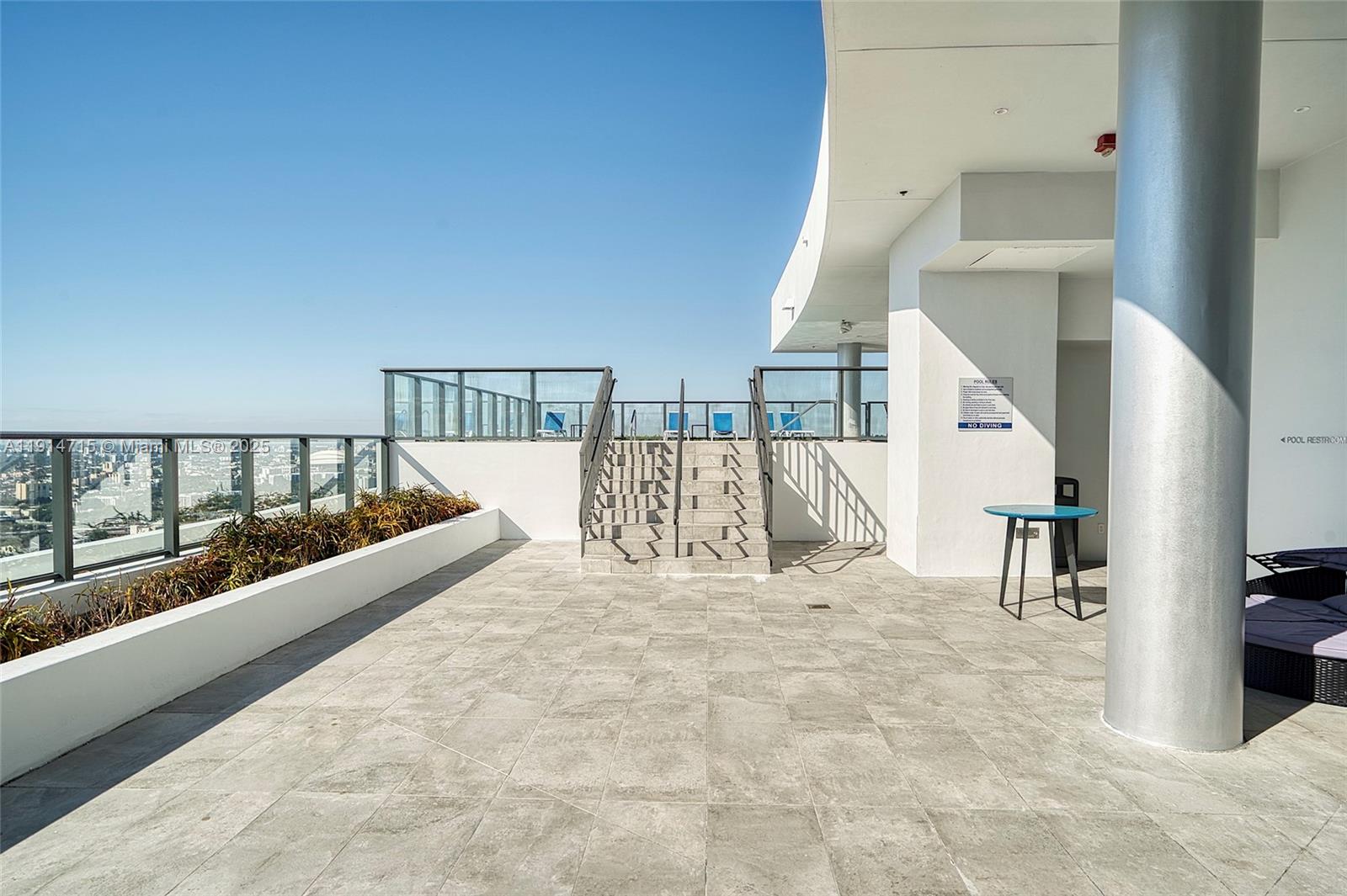 CANVAS CONDO - Residential