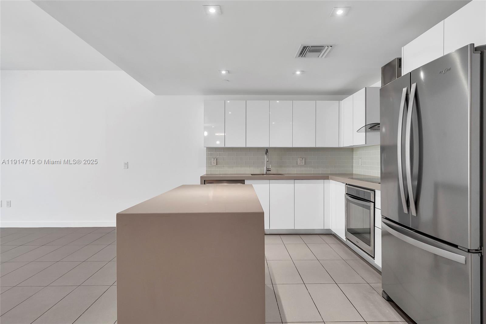 CANVAS CONDO - Residential