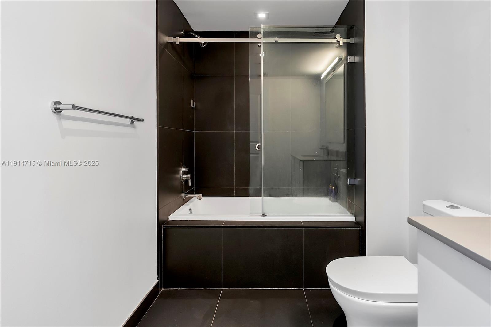 CANVAS CONDO - Residential