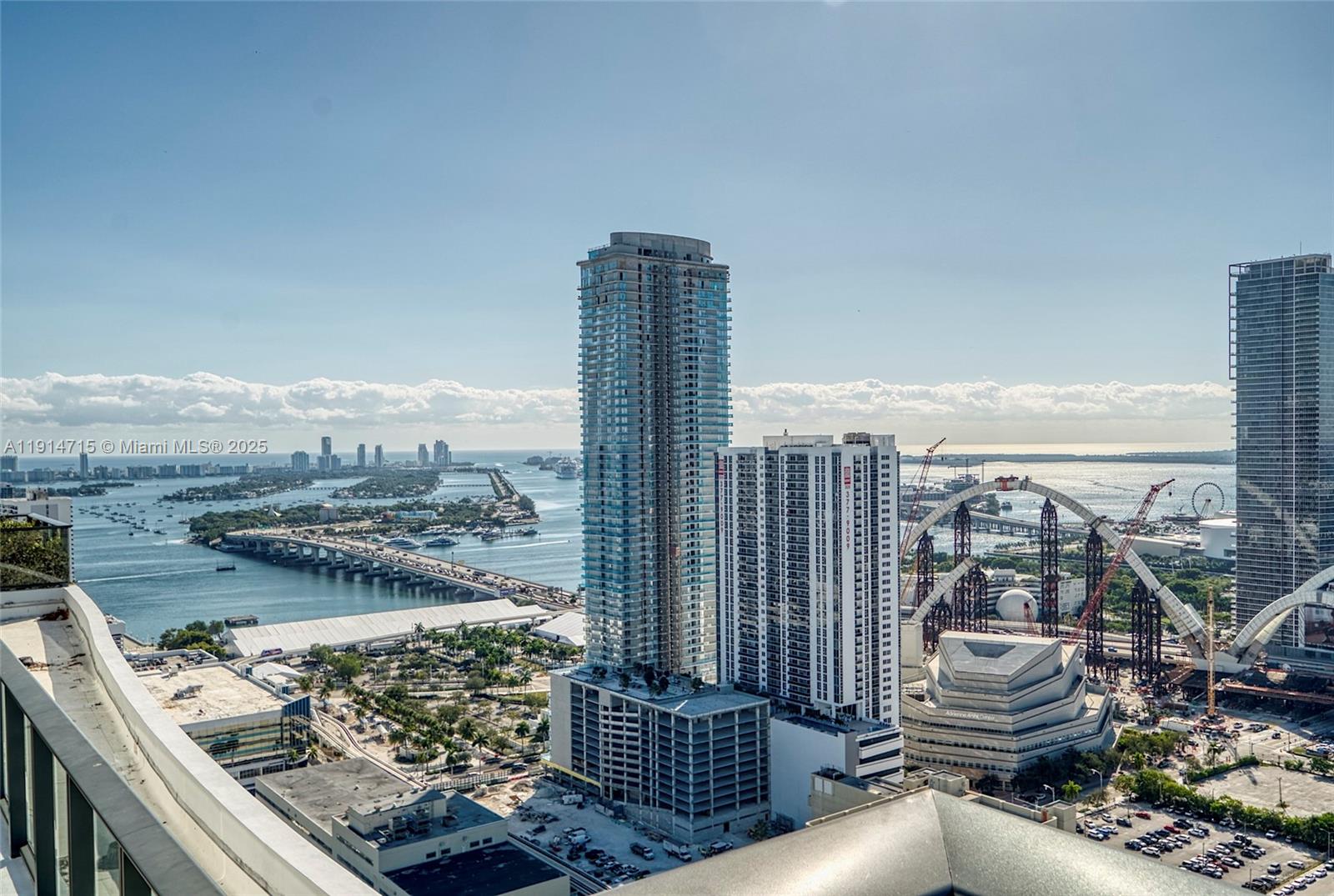 CANVAS CONDO - Residential