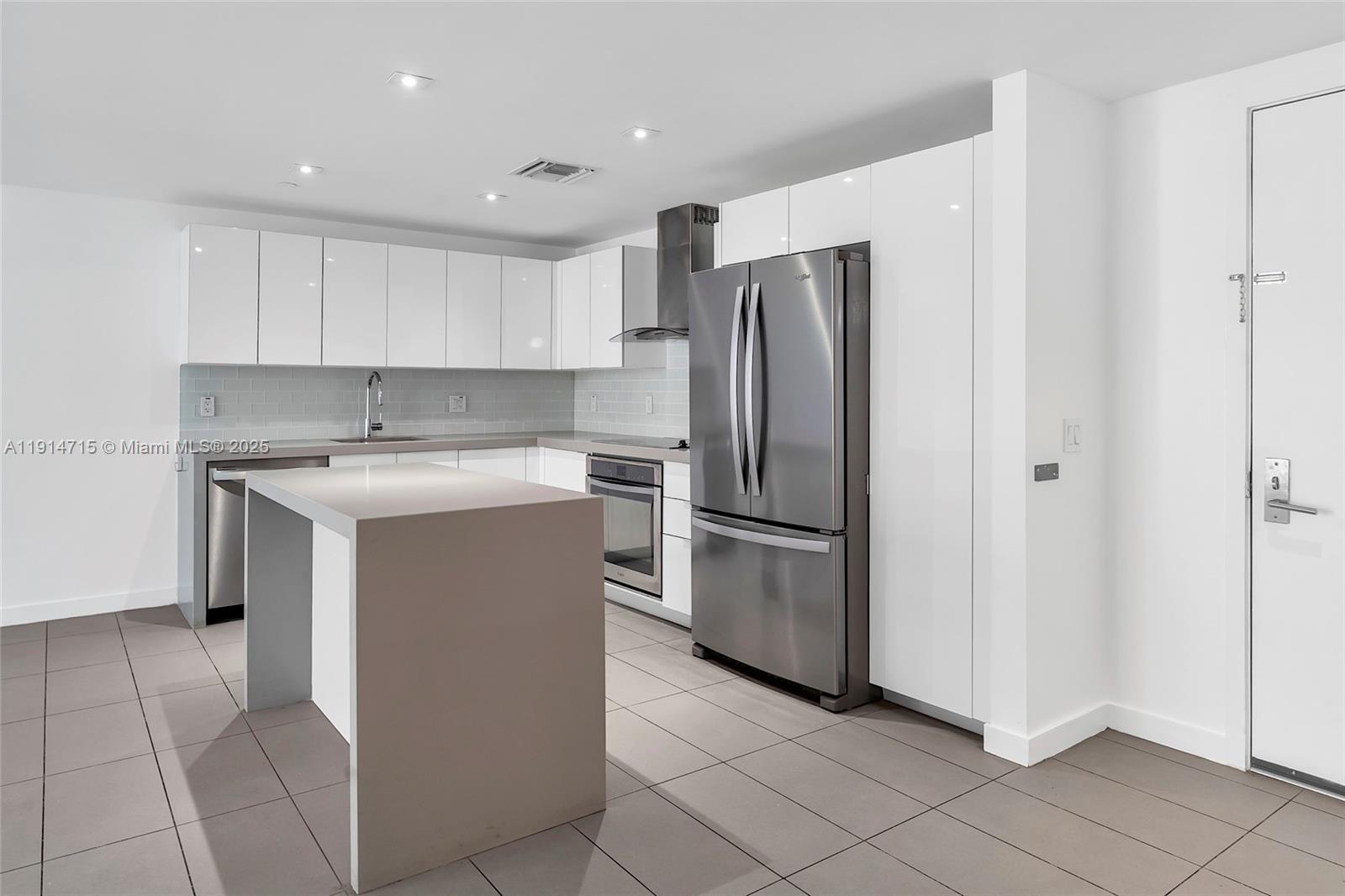 CANVAS CONDO - Residential