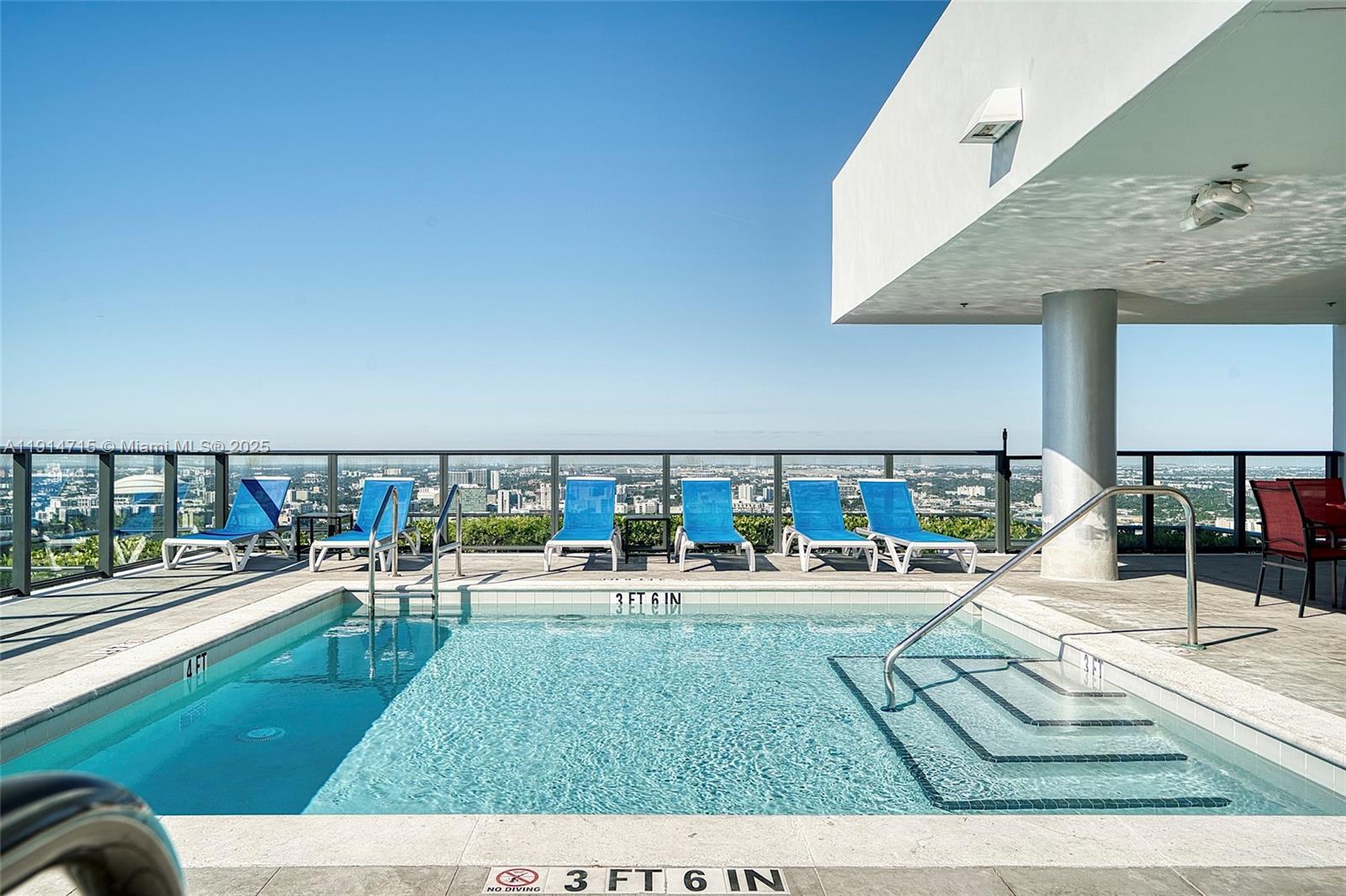 CANVAS CONDO - Residential