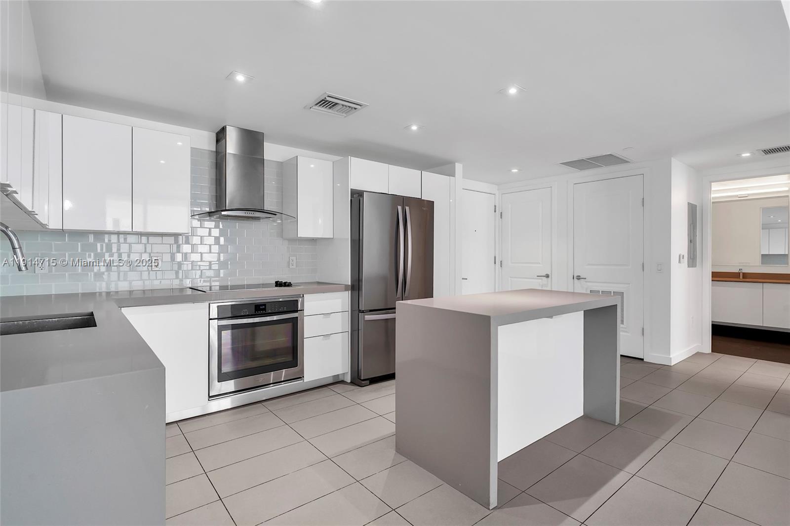 CANVAS CONDO - Residential