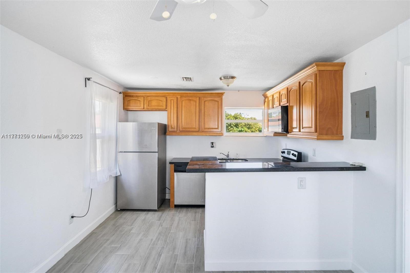 6221 Nw Miami Ct 2, Miami, Broward County, Florida - 1 Bedrooms  
1 Bathrooms - 