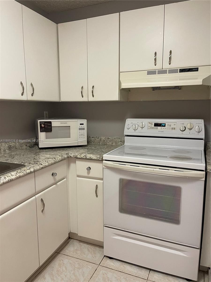 SAMARI LAKE EAST CONDO - Residential Lease