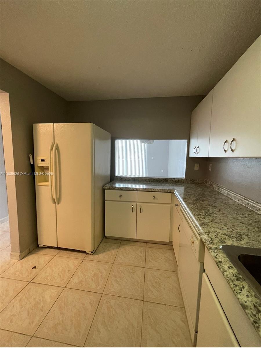 SAMARI LAKE EAST CONDO - Residential Lease