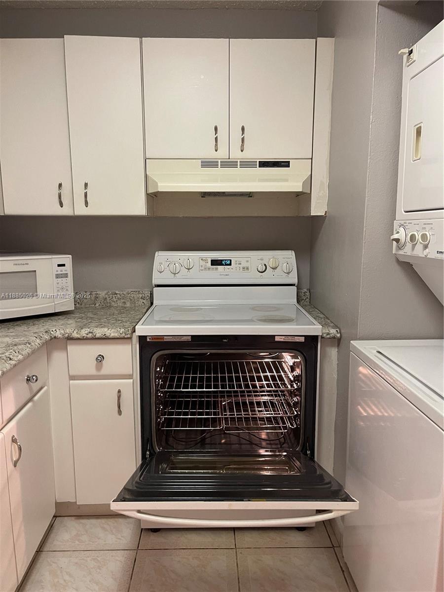 SAMARI LAKE EAST CONDO - Residential Lease