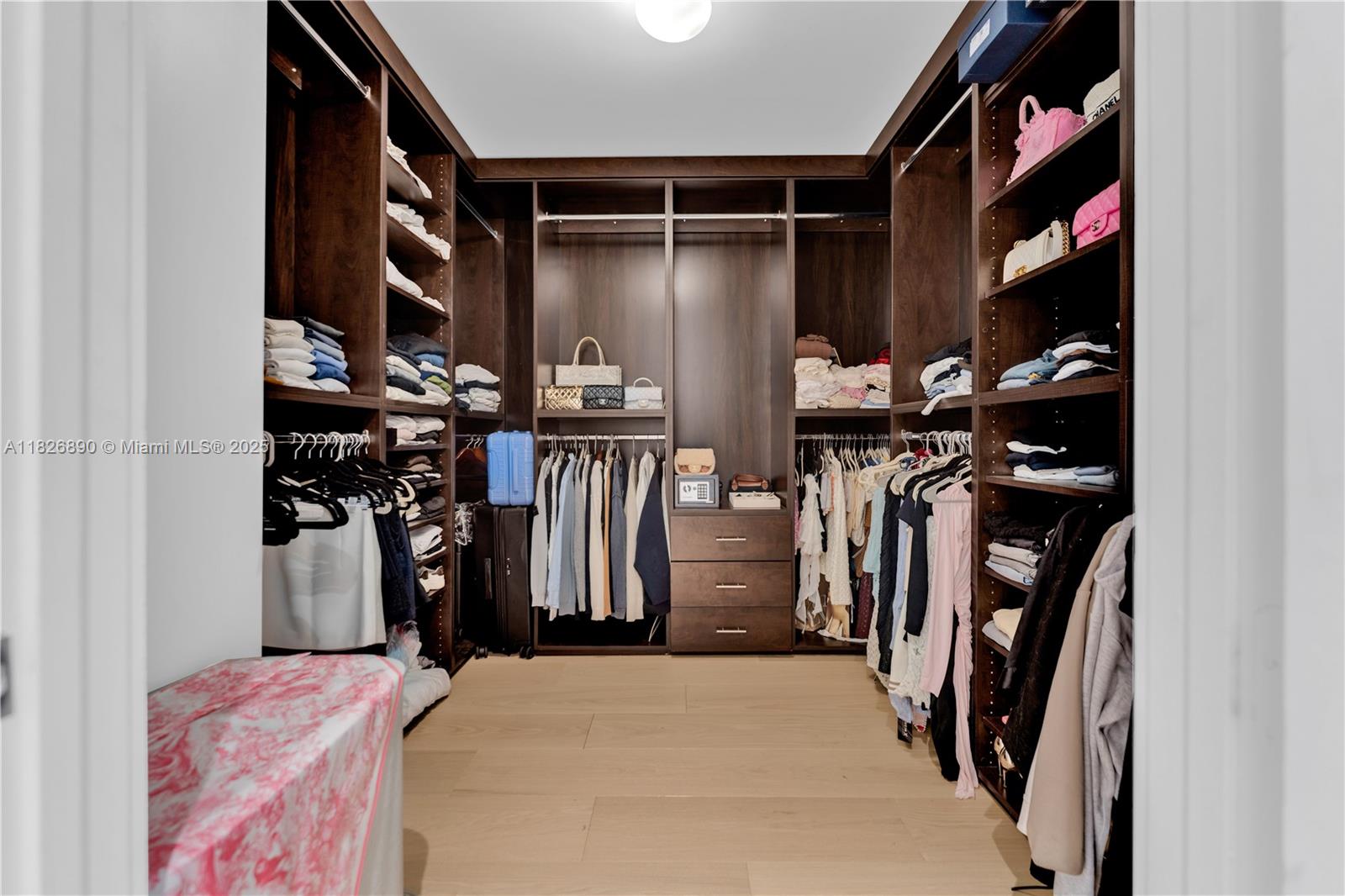 MARQUIS CONDO - Residential