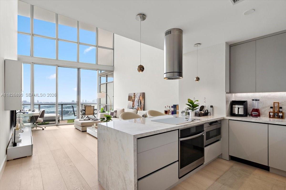 1100 Biscayne Blvd 4305