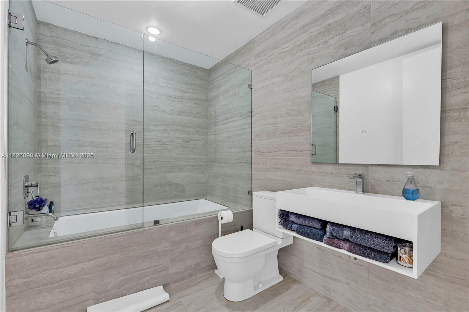 MARQUIS CONDO - Residential