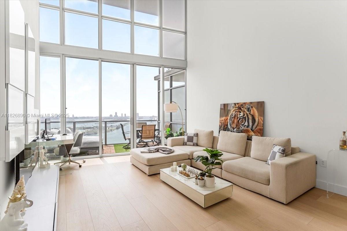 MARQUIS CONDO - Residential