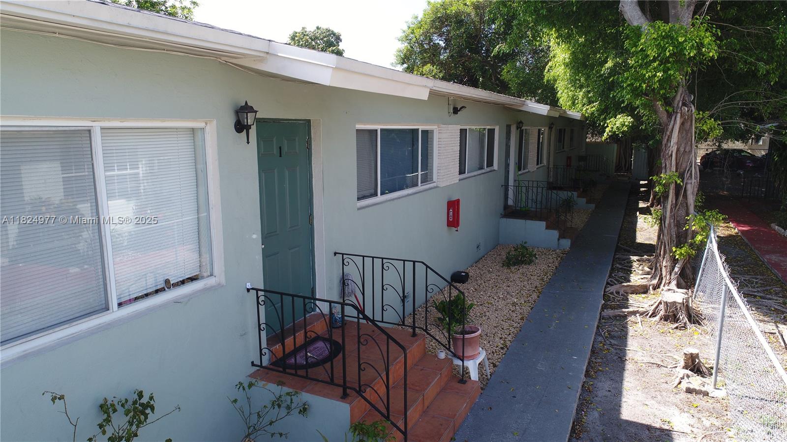 1514 SW 6th St, Miami, FL, 33135/$1,400,000 3 1514 SW 6th St