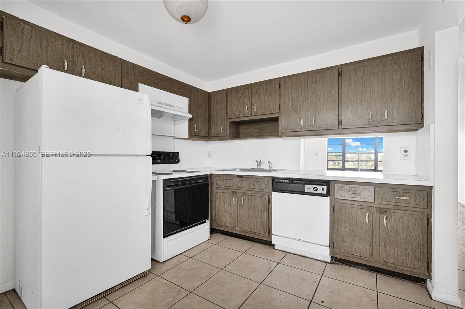 AZURE LAKE CONDO - Residential