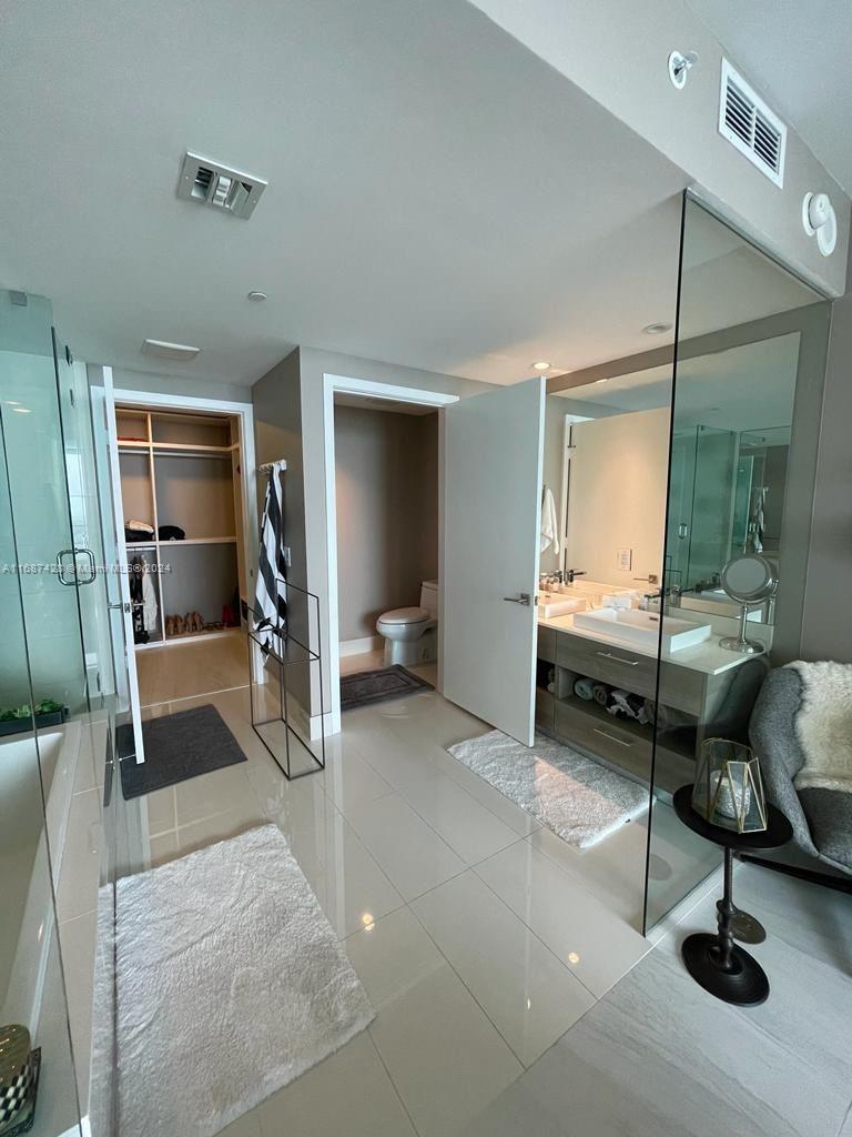 PARAISO BAY CONDO - Residential
