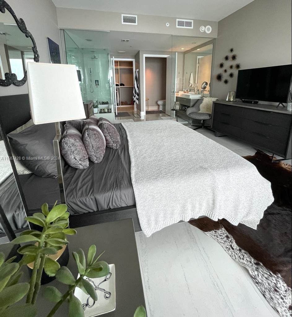 PARAISO BAY CONDO - Residential