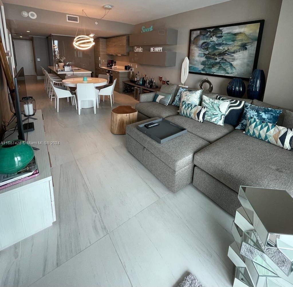 PARAISO BAY CONDO - Residential