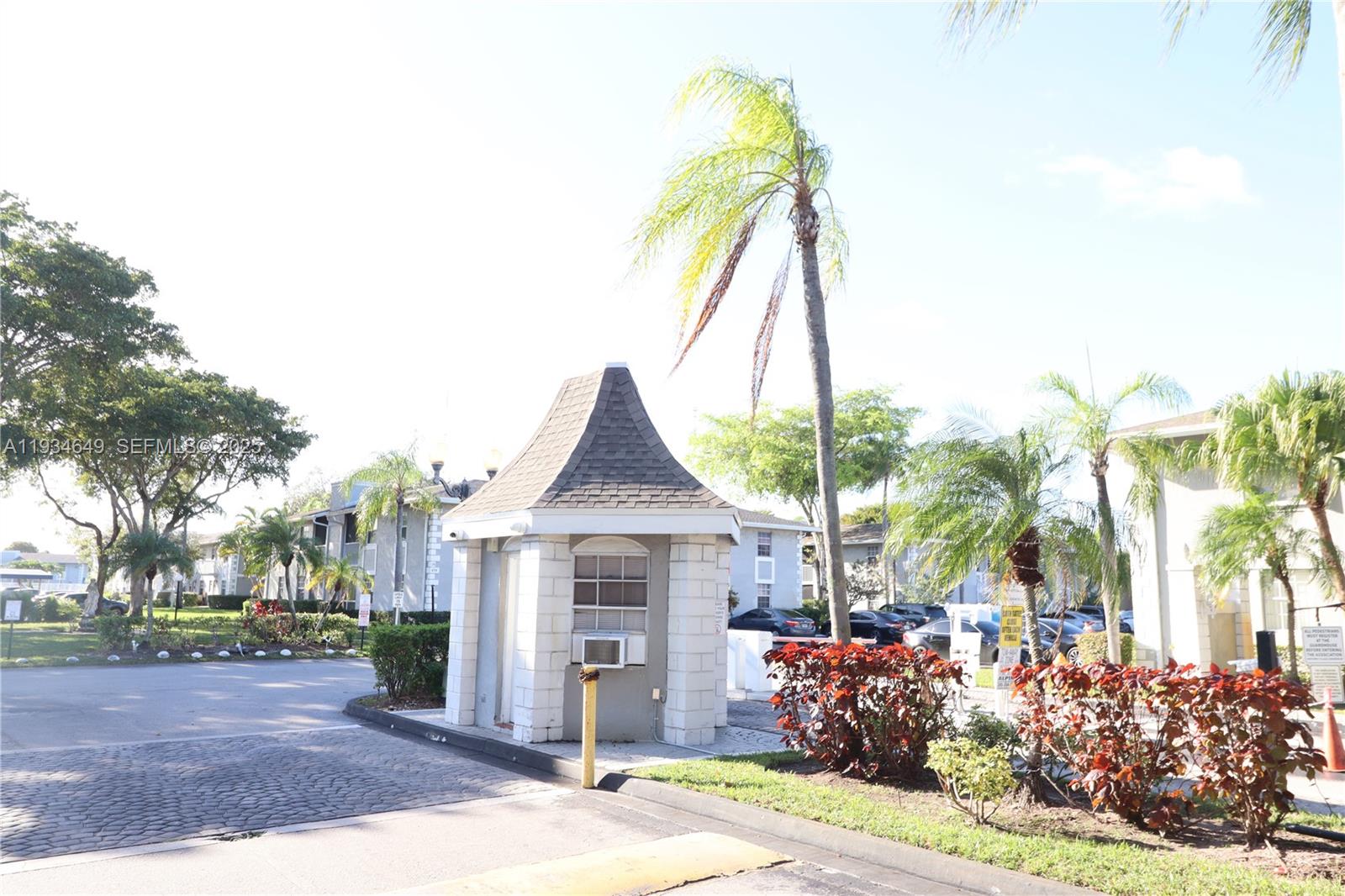 MONTEREY VILLAGE-TWO COND - Residential