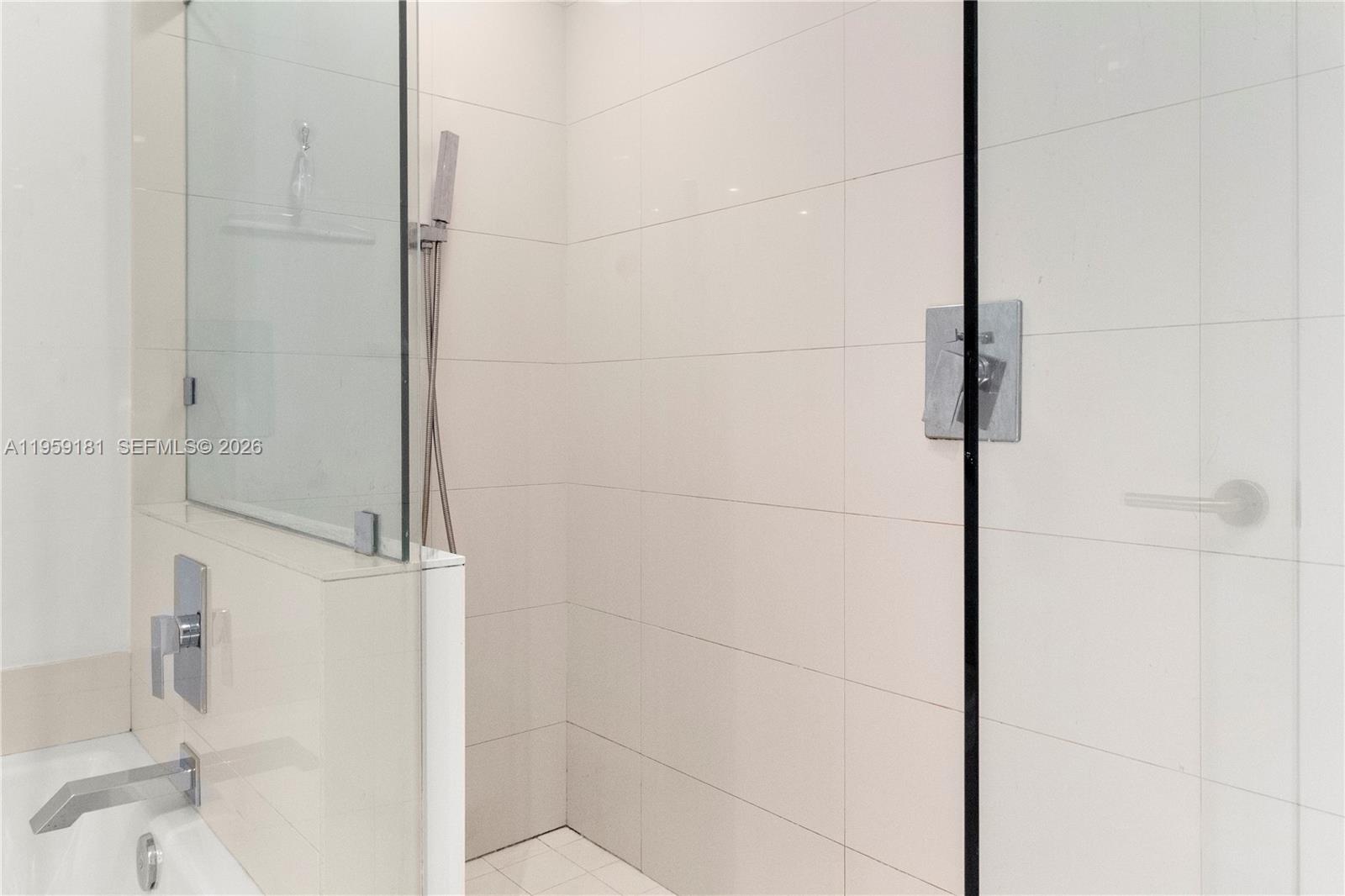 1100 MILLECENTO RESIDENCE - Residential