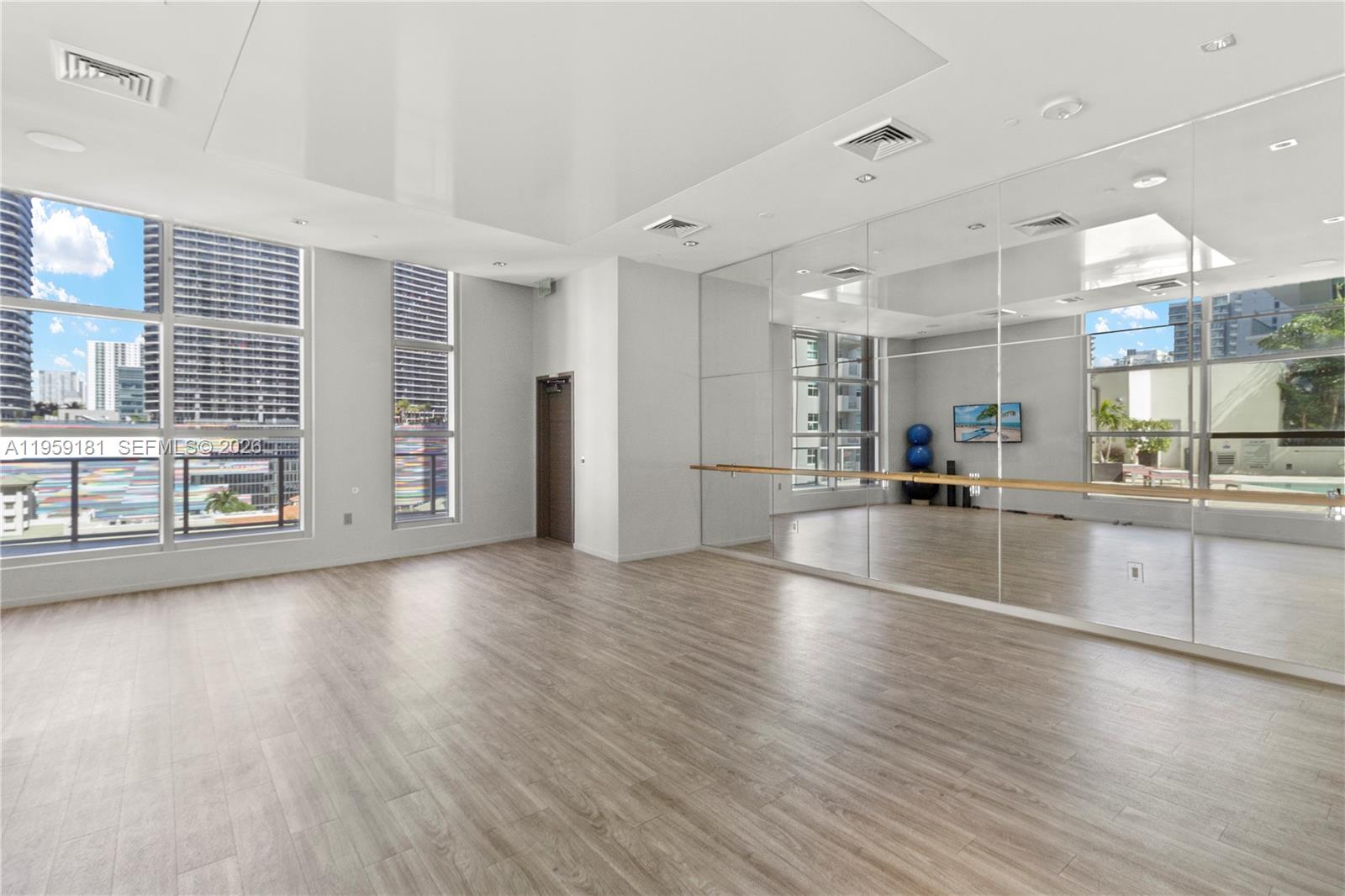 1100 MILLECENTO RESIDENCE - Residential