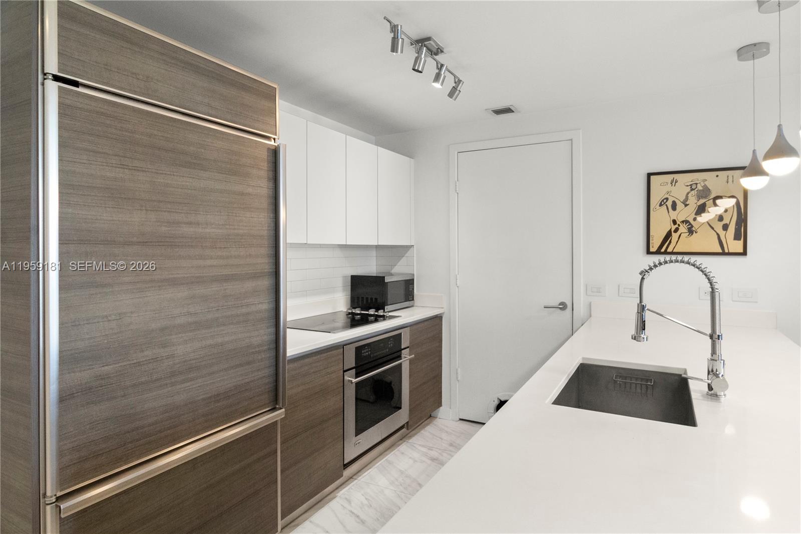 1100 MILLECENTO RESIDENCE - Residential